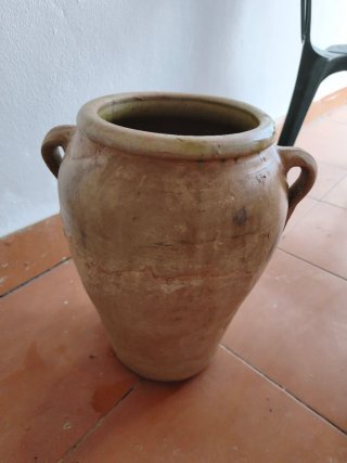 Tinaja antigua con asas