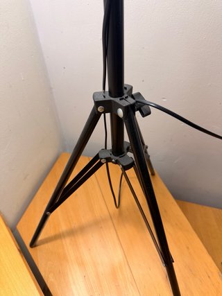 Lámpara de trípode espiral