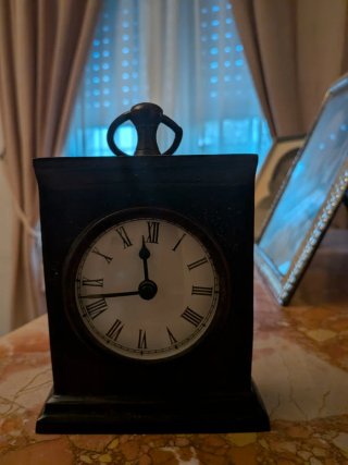 Reloj de sobremesa antiguo