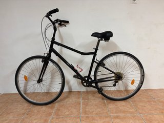 Bicicleta de paseo negra