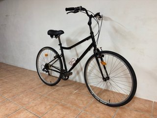 Bicicleta de paseo negra