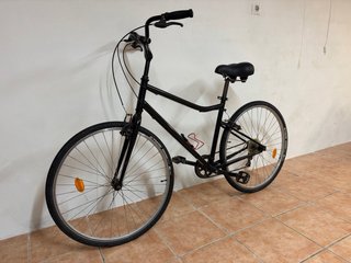 Bicicleta de paseo negra