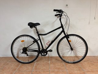 Bicicleta de paseo negra