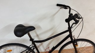 Bicicleta de paseo negra
