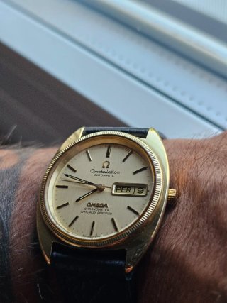 Omega Constellation C-Shape Automático bisel 18k