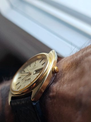 Omega Constellation C-Shape Automático bisel 18k