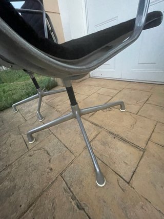 Sillas de aluminio Vitra EA 108 de Charles and Ray