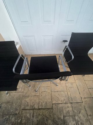 Sillas de aluminio Vitra EA 108 de Charles and Ray