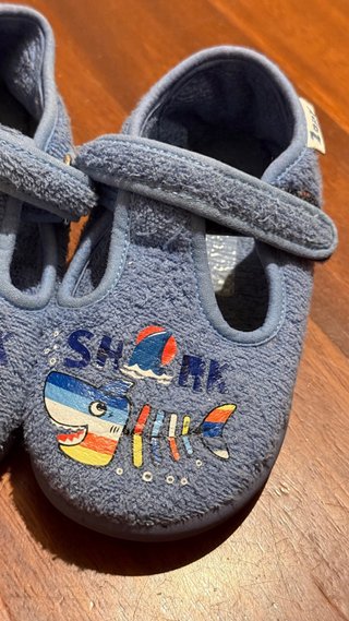 Pantuflas Tiburón Talla 25