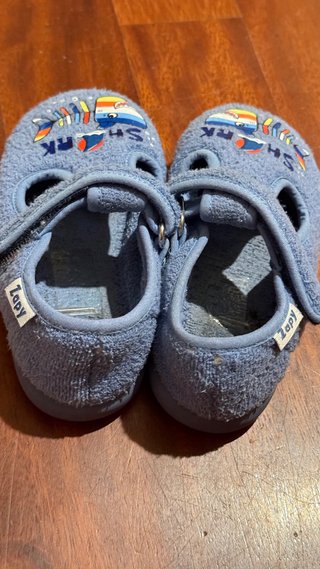 Pantuflas Tiburón Talla 25