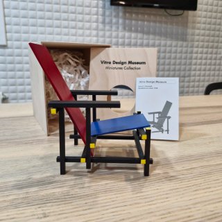 Miniatura Rood Blauwe Stoel. - Vitra