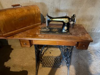 Máquina de coser Singer antigua
