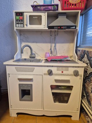 Cocinita de madera para niña