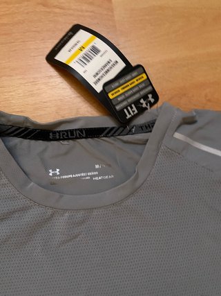 Camiseta Under Armour gris