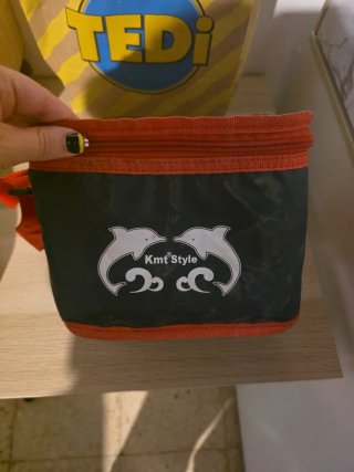 Bolsa Kmt Style negra y roja