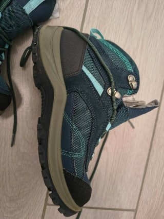Scarpe da trekking blu e turchesi