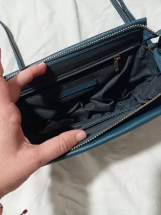 Bolso bandolera azul verdoso con cadena