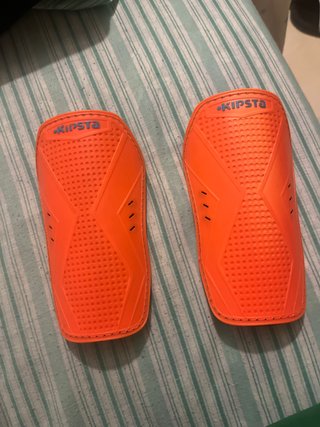 Espinilleras de fútbol naranja Kipsta
