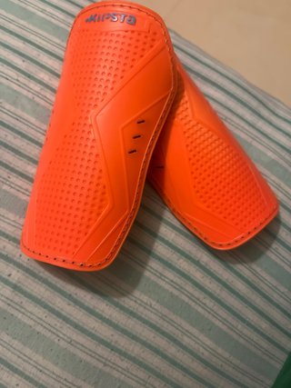 Espinilleras de fútbol naranja Kipsta