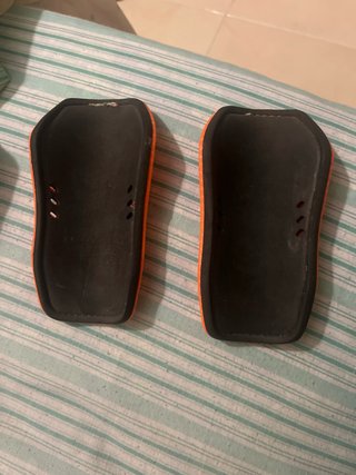 Espinilleras de fútbol naranja Kipsta