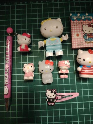 Lote Hello Kitty: Muñeca, Llavero, Bolígrafo y Más
