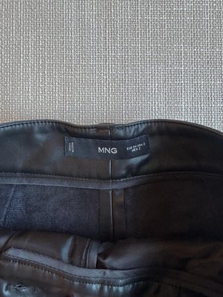 Pantalones cortos de cuero negro