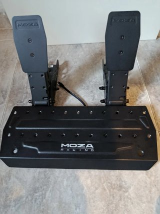 Moza R5 Bundle 5.5NM Volante + Pedales
