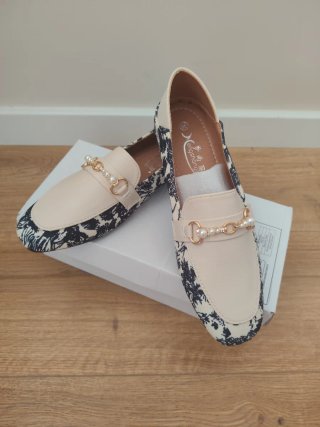 MOCASINES ESTILO BRITÁNICO CON DISEÑO DE PATCHWORK