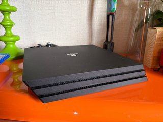 Consola Sony PS4 Pro Negra + 3 Juegos + 1 mando