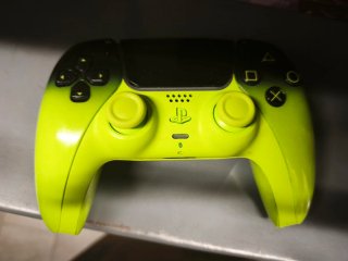 Consola PS5 Fat Roja + mando verde.