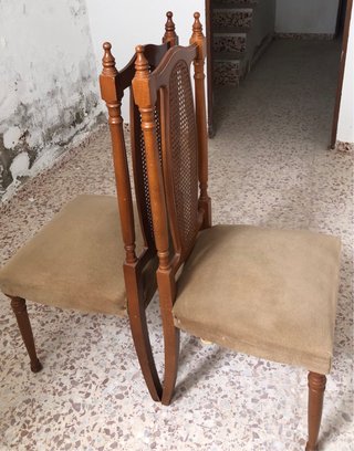 Juego de 2 sillas de madera y rejilla