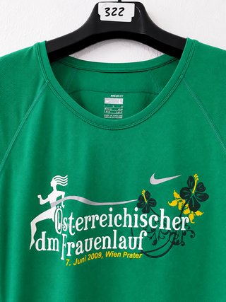 Camiseta Nike Dri-FIT running verde talla
