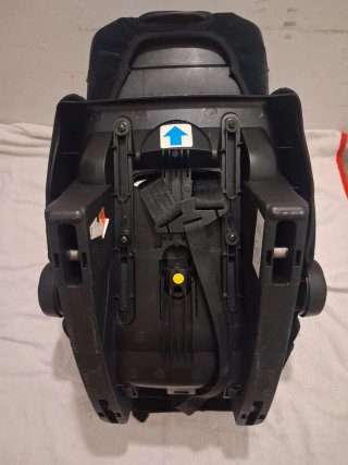 Silla coche Recaro bebe con soporte al vehículo.