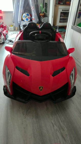 Coche eléctrico infantil