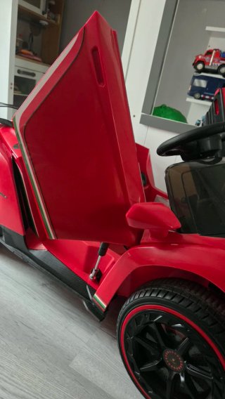 Coche eléctrico infantil