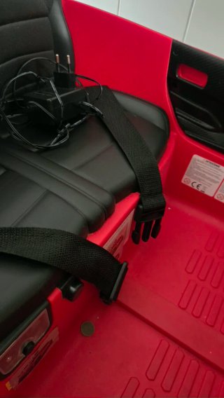 Coche eléctrico infantil