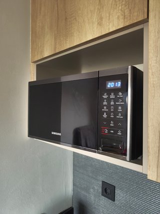 Microondas Samsung con Grill 23L Negro