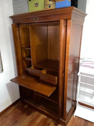 Armario de madera de cerezo