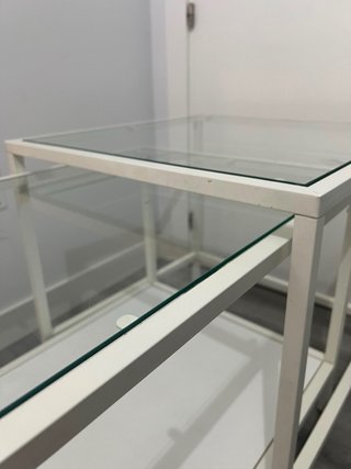 Mesa de centro de cristal y metal blanca