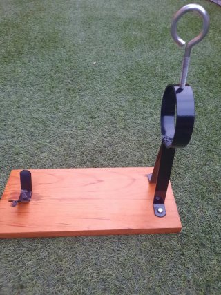 Jamonero de madera con soporte metálico