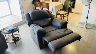 Sillón reclinable gris tela