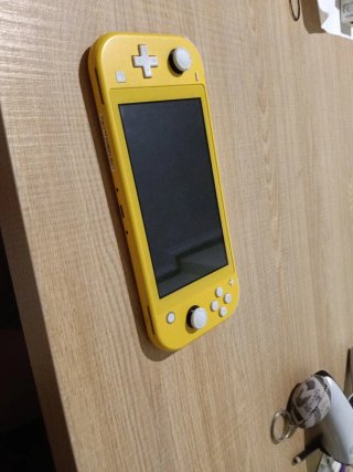 Nintendo Switch Lite Amarilla 26GB