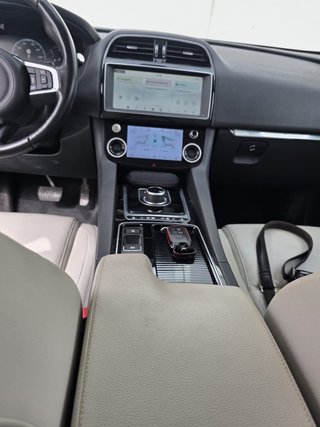 Jaguar F-Pace 2.0L i4D 177kW Portfol