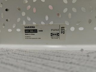 Mesa auxiliar blanca metal perforado o decorativa