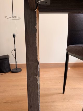 Mesa y 4 sillas comedor gris