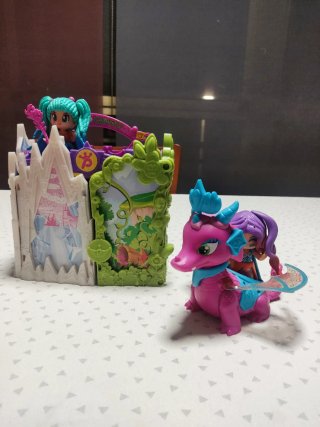 Castillo y Dragón Pin y Pon con 2 Muñecas