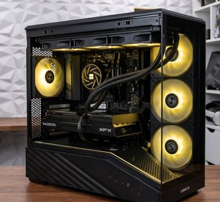 PC Gamer Ryzen 7 7800X3D RX 9070 GRE 32GB DDR5