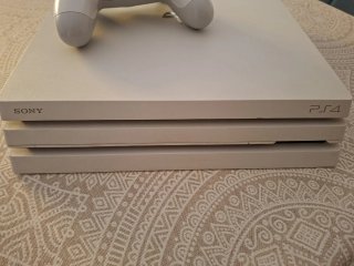 Consola PlayStation 4 Pro Blanca