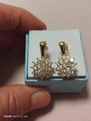 Pendientes flor brillantes chapado oro