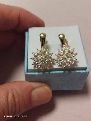 Pendientes flor brillantes chapado oro